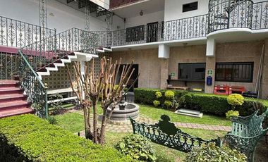 Oficina equipada/Clientes con buen gusto. Magnífica residencia de lujo, 6 estacionamientos/amplio jardín y garaje, pisos de madera,  ideal para casa h