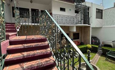 Oficina equipada/Clientes con buen gusto. Magnífica residencia de lujo, 6 estacionamientos/amplio jardín y garaje, pisos de madera,  ideal para casa h