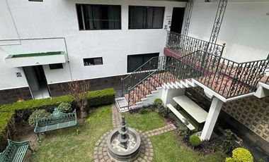 Oficina equipada/Clientes con buen gusto. Magnífica residencia de lujo, 6 estacionamientos/amplio jardín y garaje, pisos de madera,  ideal para casa h