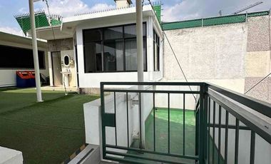 Oficina equipada/Clientes con buen gusto. Magnífica residencia de lujo, 6 estacionamientos/amplio jardín y garaje, pisos de madera,  ideal para casa h