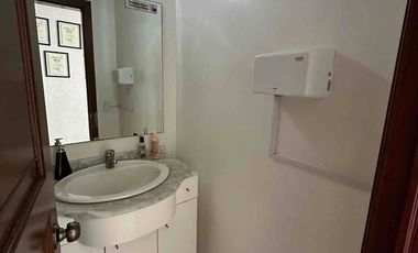 Oficina equipada/Clientes con buen gusto. Magnífica residencia de lujo, 6 estacionamientos/amplio jardín y garaje, pisos de madera,  ideal para casa h