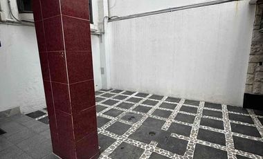 Oficina equipada/Clientes con buen gusto. Magnífica residencia de lujo, 6 estacionamientos/amplio jardín y garaje, pisos de madera,  ideal para casa h