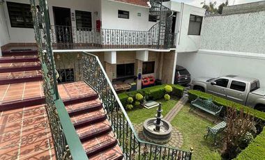 Oficina equipada/Clientes con buen gusto. Magnífica residencia de lujo, 6 estacionamientos/amplio jardín y garaje, pisos de madera,  ideal para casa h