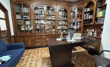 Oficina equipada/Clientes con buen gusto. Magnífica residencia de lujo, 6 estacionamientos/amplio jardín y garaje, pisos de madera,  ideal para casa h