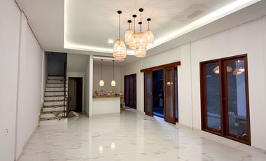 FOR SALE MODERN VILLA WITH BEAUTY SWIMMING POOL AND BALCONY AT SANUR, DENPASAR SELATAN