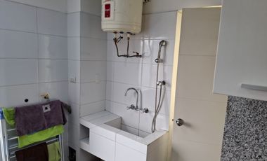 VENTA DEPTO EN MIRAFLORES: 89.25 M2, 2 HBITAC, 1 BAÑO, C/B SERV, VISTA A CALLE, $ 162,000