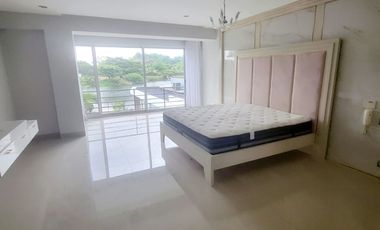 Casa de lujo en alquiler en La Laguna Samborondón – 4D - vista al lago, piscina y muelle