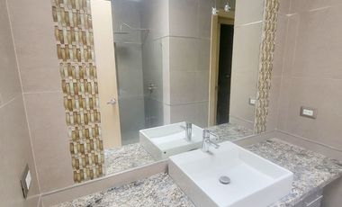 Casa de lujo en alquiler en La Laguna Samborondón – 4D - vista al lago, piscina y muelle