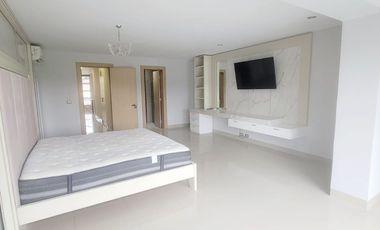 Casa de lujo en alquiler en La Laguna Samborondón – 4D - vista al lago, piscina y muelle