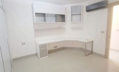 Casa de lujo en alquiler en La Laguna Samborondón – 4D - vista al lago, piscina y muelle