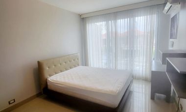Casa de lujo en alquiler en La Laguna Samborondón – 4D - vista al lago, piscina y muelle