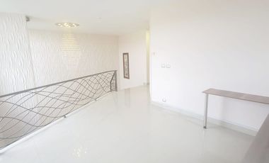 Casa de lujo en alquiler en La Laguna Samborondón – 4D - vista al lago, piscina y muelle