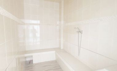 Casa de lujo en alquiler en La Laguna Samborondón – 4D - vista al lago, piscina y muelle