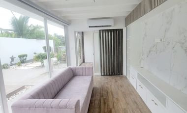 Casa de lujo en alquiler en La Laguna Samborondón – 4D - vista al lago, piscina y muelle