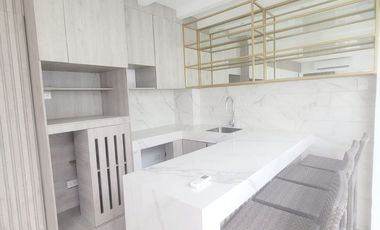 Casa de lujo en alquiler en La Laguna Samborondón – 4D - vista al lago, piscina y muelle