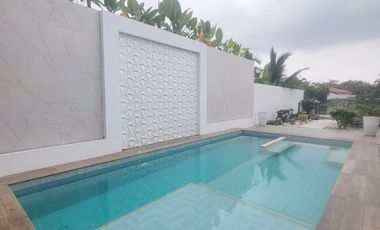 Casa de lujo en alquiler en La Laguna Samborondón – 4D - vista al lago, piscina y muelle