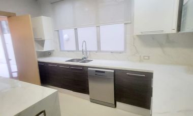 Casa de lujo en alquiler en La Laguna Samborondón – 4D - vista al lago, piscina y muelle