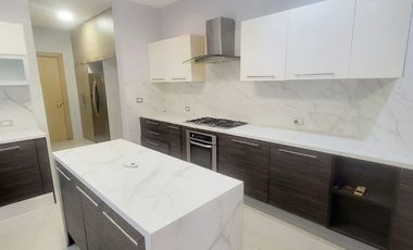 Casa de lujo en alquiler en La Laguna Samborondón – 4D - vista al lago, piscina y muelle