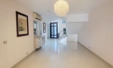 Casa de lujo en alquiler en La Laguna Samborondón – 4D - vista al lago, piscina y muelle