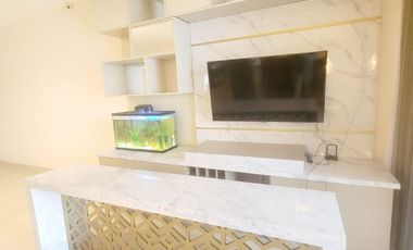 Casa de lujo en alquiler en La Laguna Samborondón – 4D - vista al lago, piscina y muelle