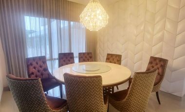 Casa de lujo en alquiler en La Laguna Samborondón – 4D - vista al lago, piscina y muelle