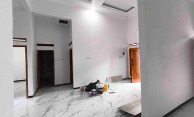 DIJUAL RUMAH CANTIK WARU GENTAN SOLO