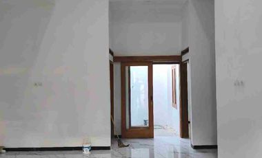 DIJUAL RUMAH CANTIK WARU GENTAN SOLO