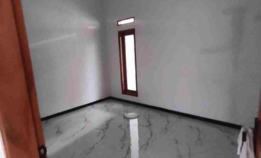 DIJUAL RUMAH CANTIK WARU GENTAN SOLO