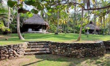 Ecolodge en Venta en Palomino, 100 metros de frente de playa, Colombia