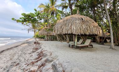 Ecolodge en Venta en Palomino, 100 metros de frente de playa, Colombia