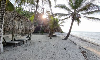 Ecolodge en Venta en Palomino, 100 metros de frente de playa, Colombia