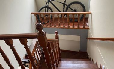 VENTA DE  DUPLEX  EN ESQUINA (1ER PISO - 2DO PISO MÁS COCHERA) – URB LA CALERA-SURQUILLO