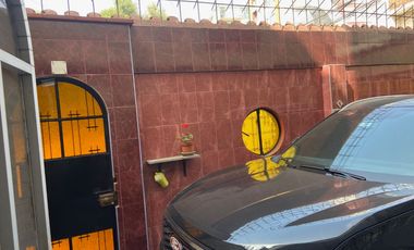 VENTA DE  DUPLEX  EN ESQUINA (1ER PISO - 2DO PISO MÁS COCHERA) – URB LA CALERA-SURQUILLO
