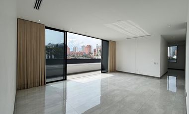 Extraordinario apartamento en Monaco con 162 m2 en primer piso con 3 alcobas y dos parqueaderos. Pinares. Pereira.