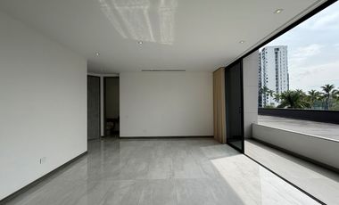 Extraordinario apartamento en Monaco con 162 m2 en primer piso con 3 alcobas y dos parqueaderos. Pinares. Pereira.