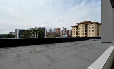 Extraordinario apartamento en Monaco con 162 m2 en primer piso con 3 alcobas y dos parqueaderos. Pinares. Pereira.