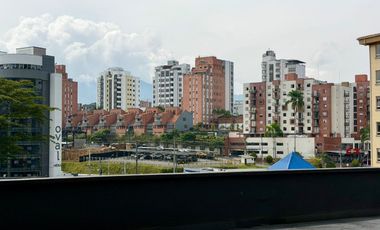 Extraordinario apartamento en Monaco con 162 m2 en primer piso con 3 alcobas y dos parqueaderos. Pinares. Pereira.