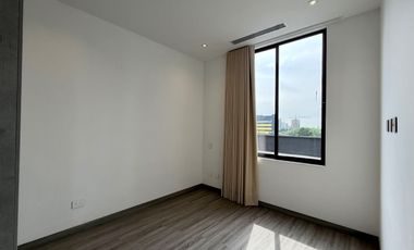 Extraordinario apartamento en Monaco con 162 m2 en primer piso con 3 alcobas y dos parqueaderos. Pinares. Pereira.