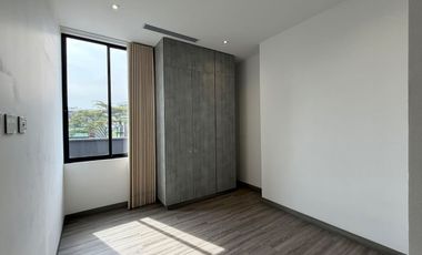 Extraordinario apartamento en Monaco con 162 m2 en primer piso con 3 alcobas y dos parqueaderos. Pinares. Pereira.