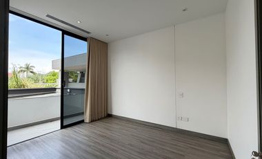 Extraordinario apartamento en Monaco con 162 m2 en primer piso con 3 alcobas y dos parqueaderos. Pinares. Pereira.