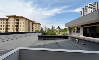Extraordinario apartamento en Monaco con 162 m2 en primer piso con 3 alcobas y dos parqueaderos. Pinares. Pereira.