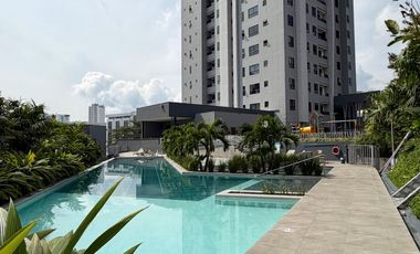 Extraordinario apartamento en Monaco con 162 m2 en primer piso con 3 alcobas y dos parqueaderos. Pinares. Pereira.