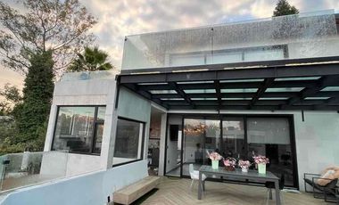 Dos casas remodeladas independientes/ Gran vista/ Magnífica inversión, vive y genera rentas/