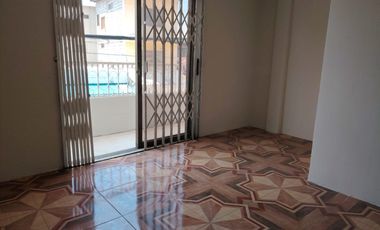 Casa esquinera de alquiler en Guayacanes, 2 dormitorios, 1 parqueo cerrado.