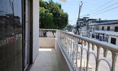 Casa esquinera de alquiler en Guayacanes, 2 dormitorios, 1 parqueo cerrado.