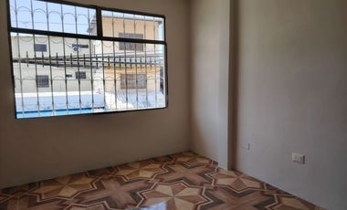 Casa esquinera de alquiler en Guayacanes, 2 dormitorios, 1 parqueo cerrado.