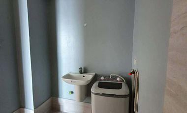 2br Condo for SALE SEMI FURNISHED 44.35sqm   near makati : 4,500,000