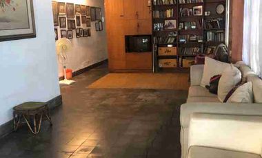 rumah unik strategis di menteng dalam