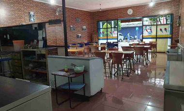 Dijual rumah + toko aktif di Kaliwates Jember