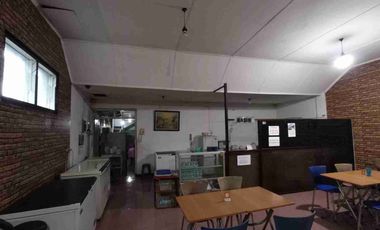 Dijual rumah + toko aktif di Kaliwates Jember
